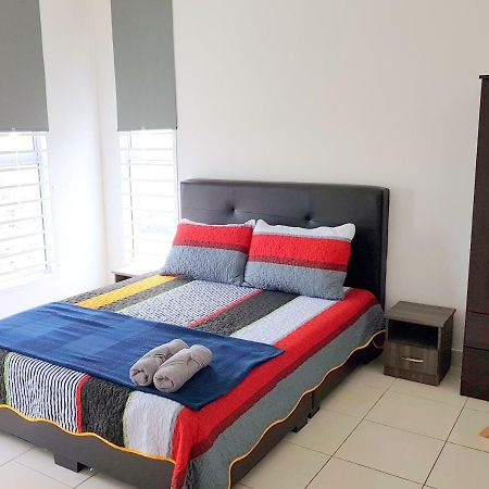 Hz Homestay @Ascotte Boulevard Semenyih Exterior foto